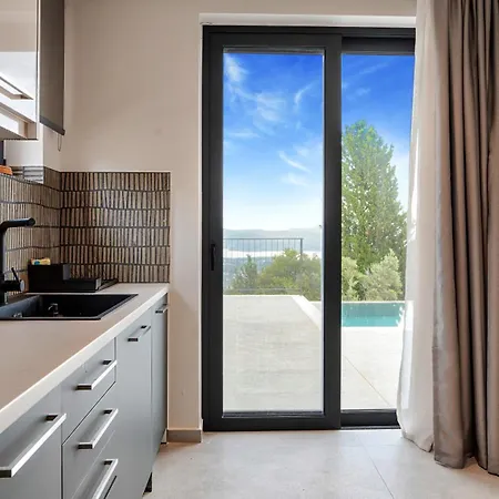 Ecstasy Luxury * Apolpaina